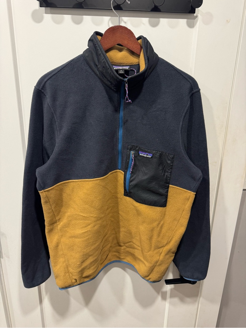 Patagonia Men's Two-Tone Navy and Mustard Fleece Pullover (M)